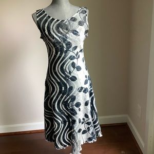 Komarov Black &White Crinkle Sleeveless Midi Dress